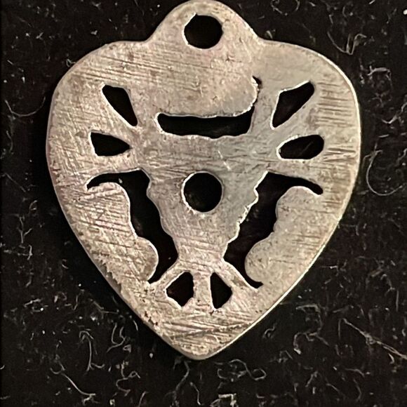 Vintage-1970s-0.75” silver tone scroll work heart charm/pendant with jump hoop - Picture 8 of 11
